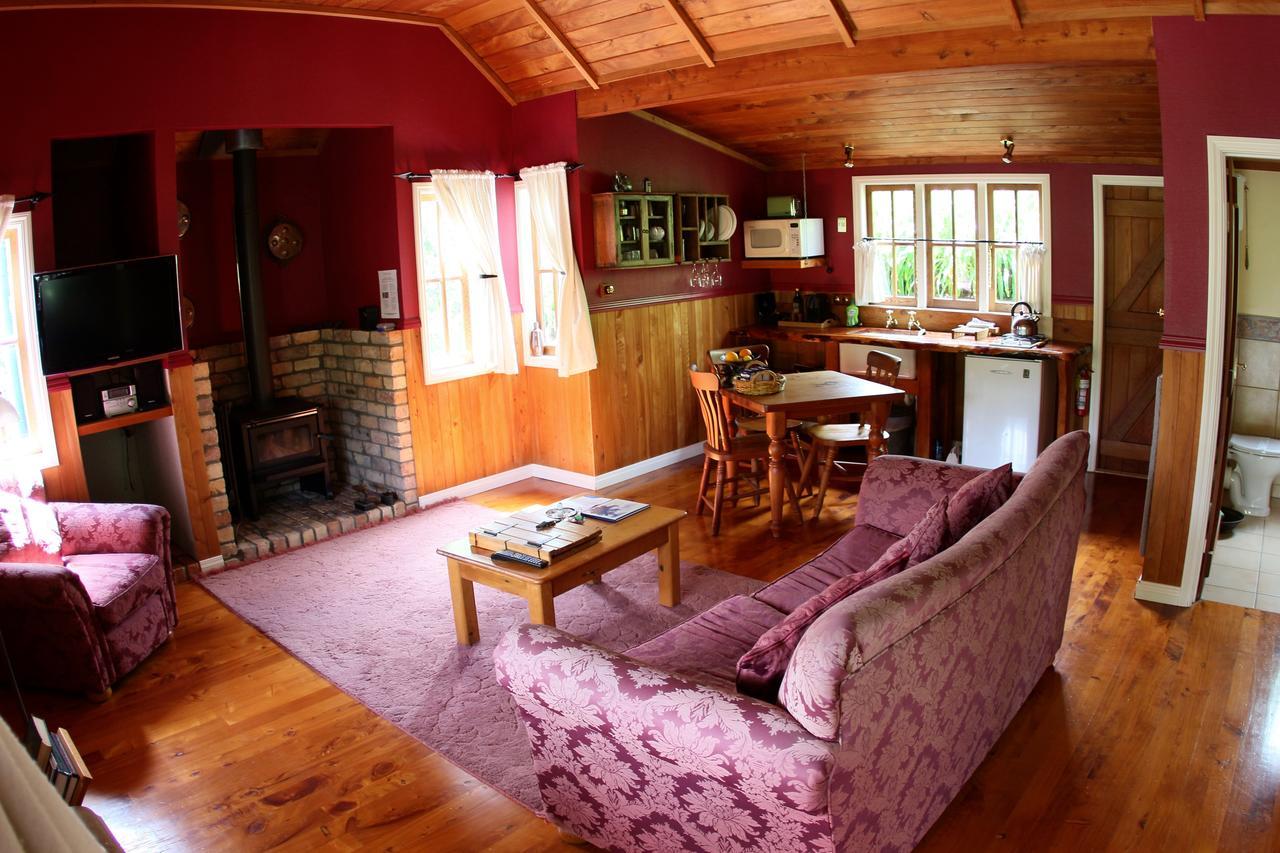 เดอะ ไวน์ยาร์ด คอตเทจ คูเมอุ Hotel Waimauku ภายนอก รูปภาพ