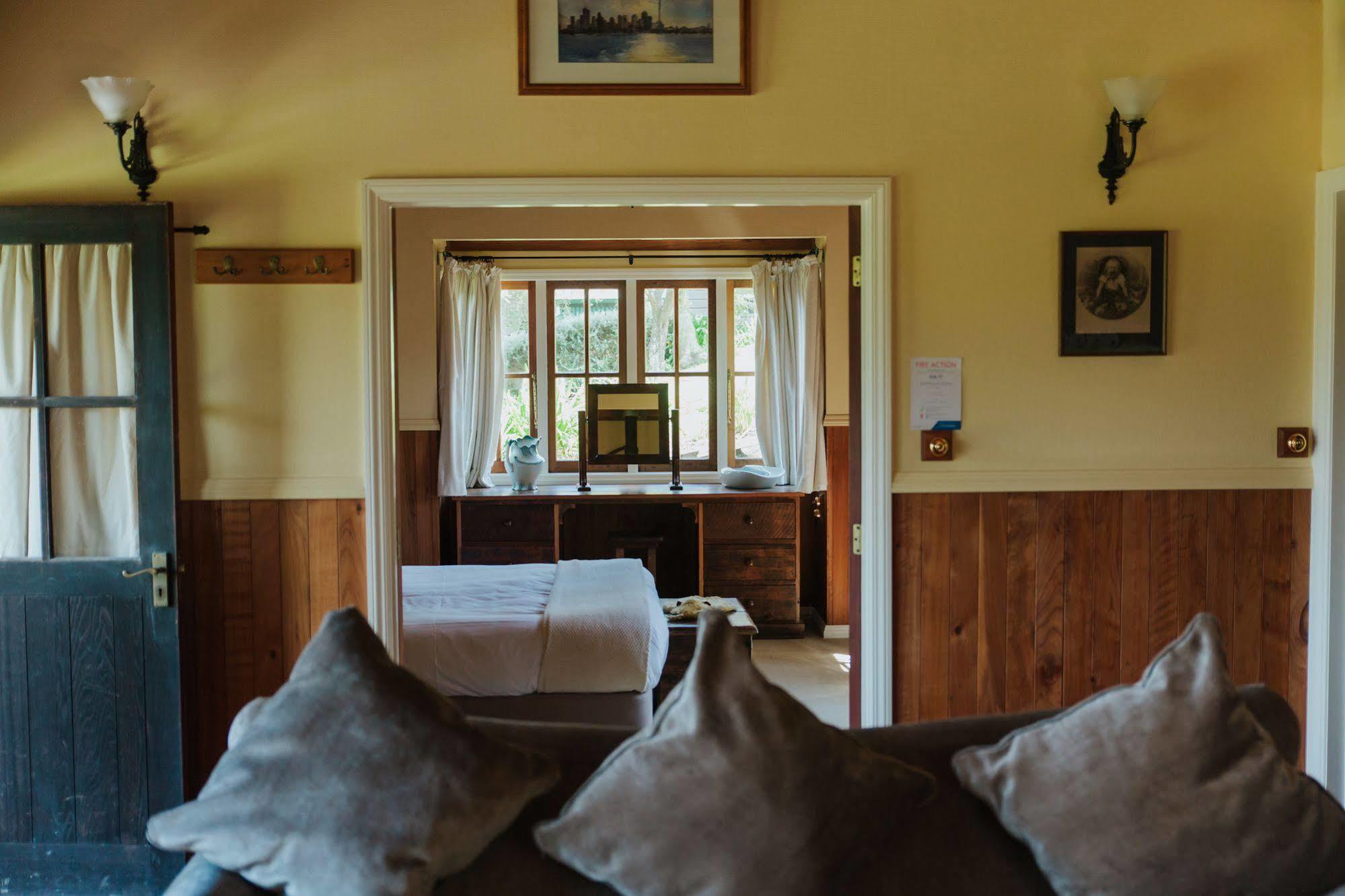 เดอะ ไวน์ยาร์ด คอตเทจ คูเมอุ Hotel Waimauku ภายนอก รูปภาพ